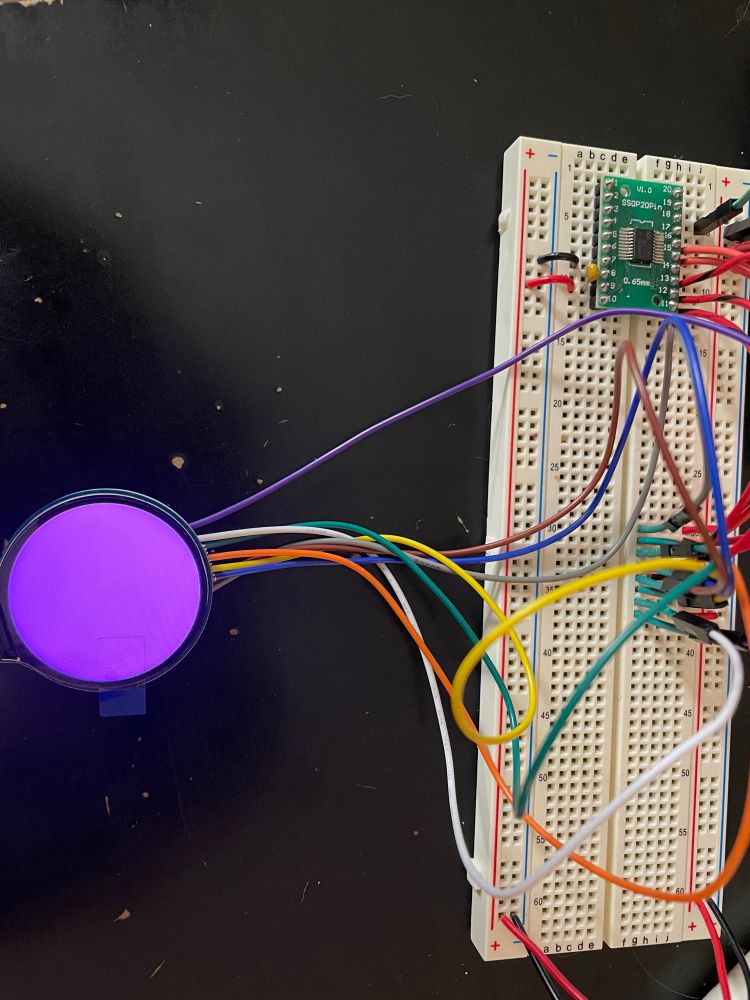 Round TFT display hooked up to a ch32v003 microcontroller 