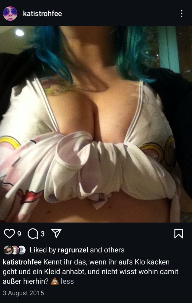 ig post von mir vom August 2015, shot von so halb unten den oberen Torso hoch, trag schwarzen Bolero und ein Princess Serenity inspiriertes Kleid, dessen Rockpart ich zusammengewurschtelt durch den Oberteilpart gestopft hab, es steht "Kennt ihr das, wenn ihr aufs Klo kacken geht und ein Kleid anhabt, und nicht wisst wohin damit außer hierhin? 💩"