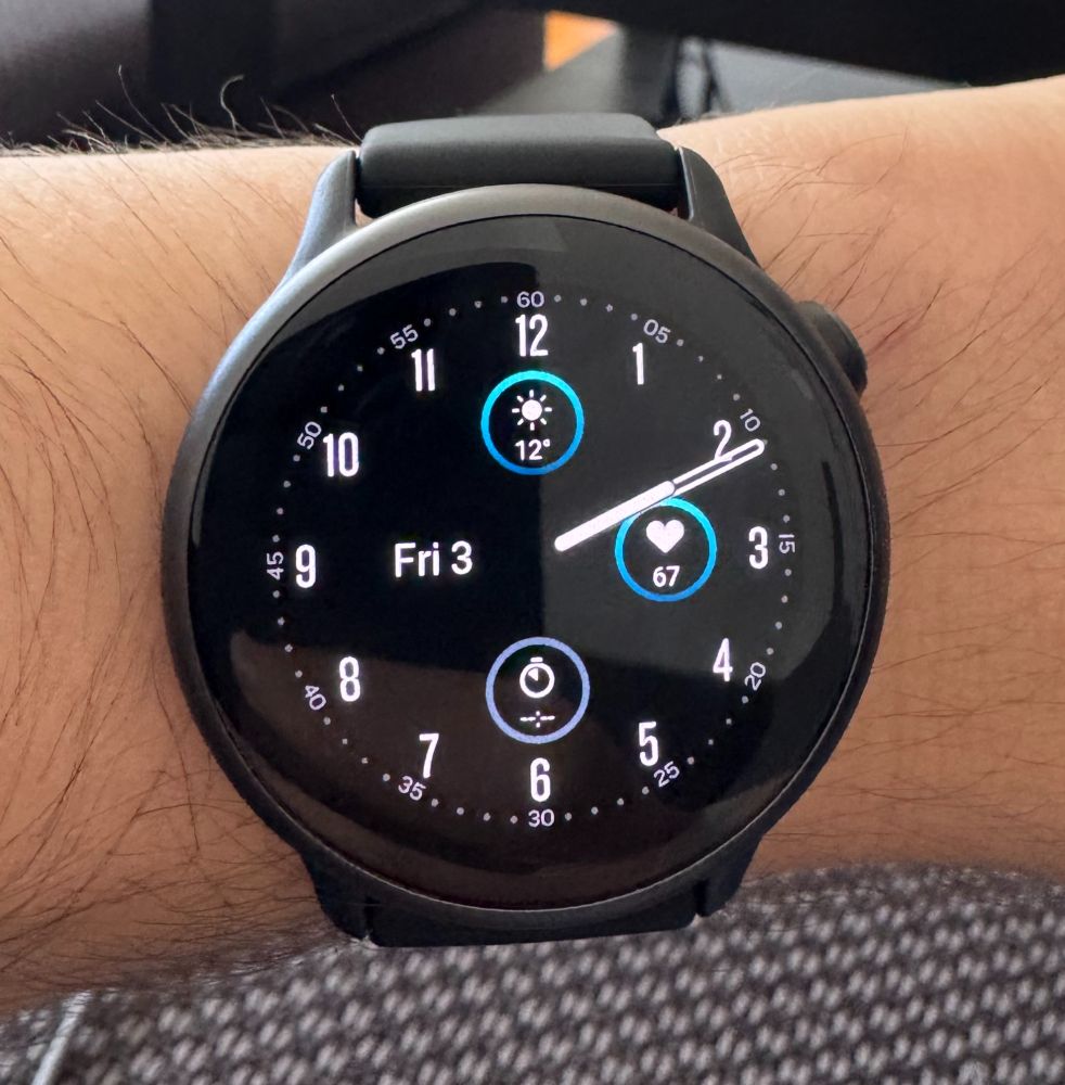 My replacement for my Apple Watch: the Garmin vívoactive 6 on my wrist.