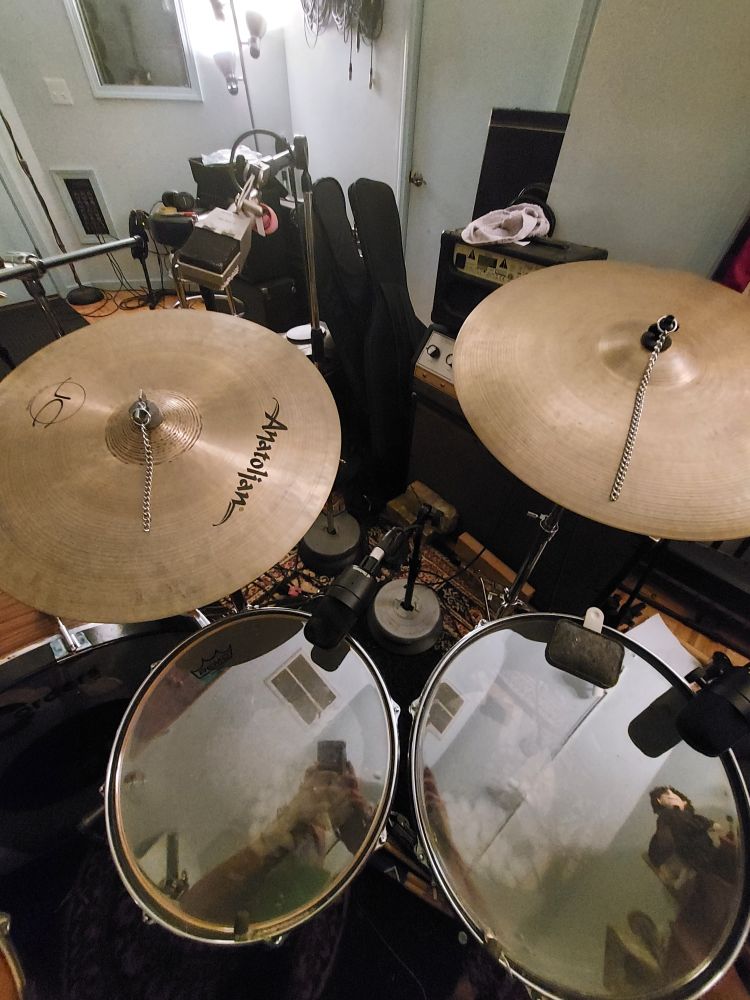 Two cymbals with pieces
dog chains to create a sizzle effect. Picture is in Oxide Lounge Recording and also shows 2 floor toms with microphone. 