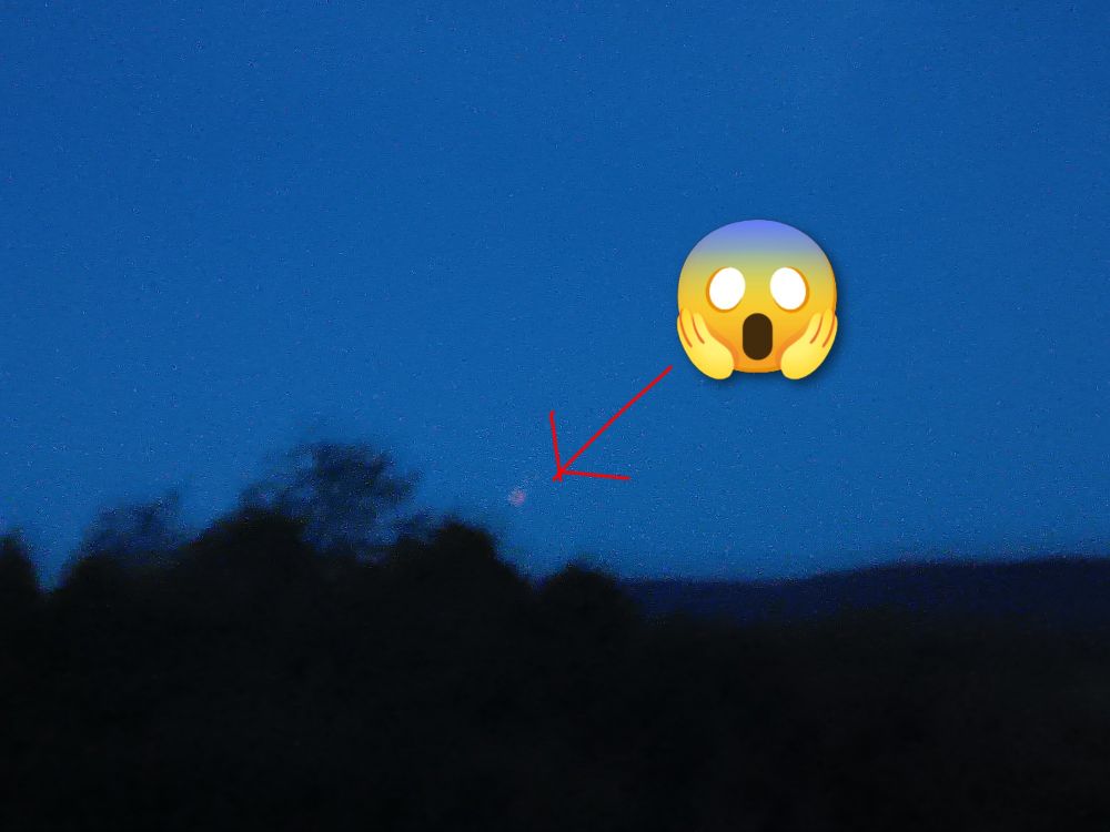 Un OVNI totalement évident(un artefact rouge)