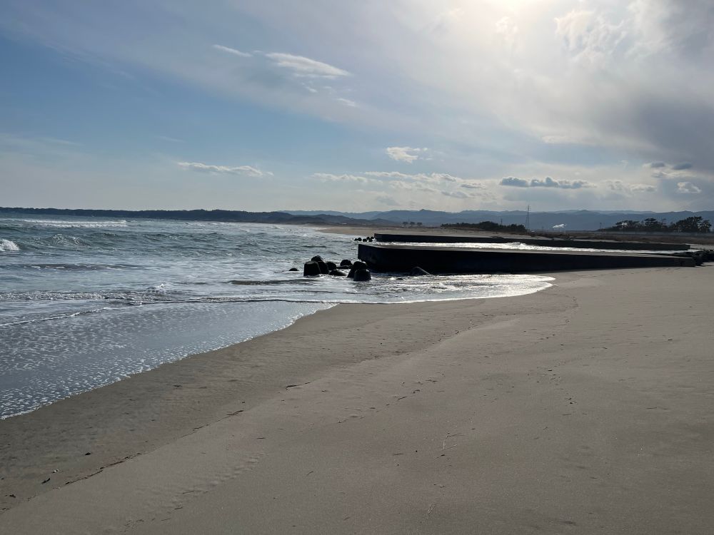Beach and seascape in southeast of Fukushima Prefecture. On horizon one can see Izura peninsula in Ibaraki Prefecture. Photo taken in mid March. 