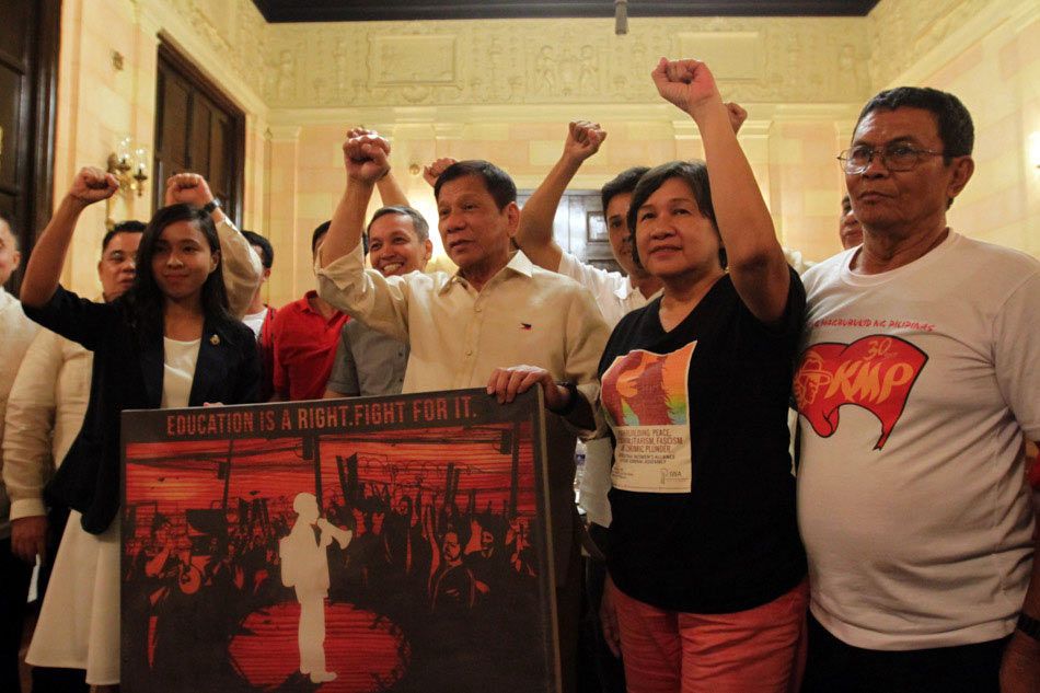President Rodrigo Roa Duterte meets with multi-sectoral groups at the Osmeña Room of the Kalayaan Hall in Malacañang after taking his oath as the 16th President of Philippines. Malacañang Photo