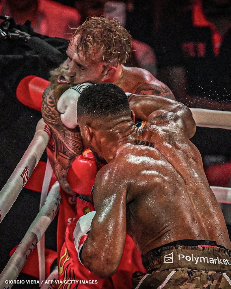 Anthony Joshua hitting Jake Paul so hard that his jaw is at a 45 degree angle