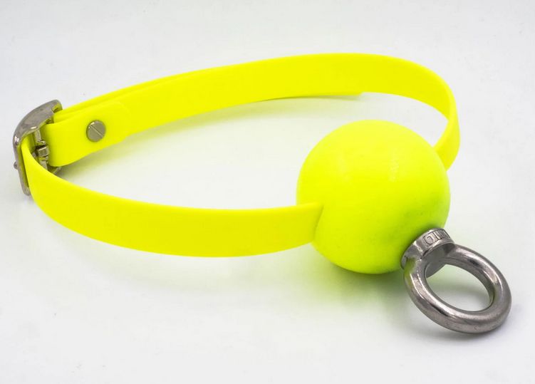 Ein grellgelber Gag Ball