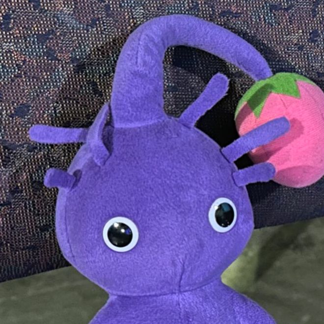 Zoomed in picture of a purple pikmin plushie