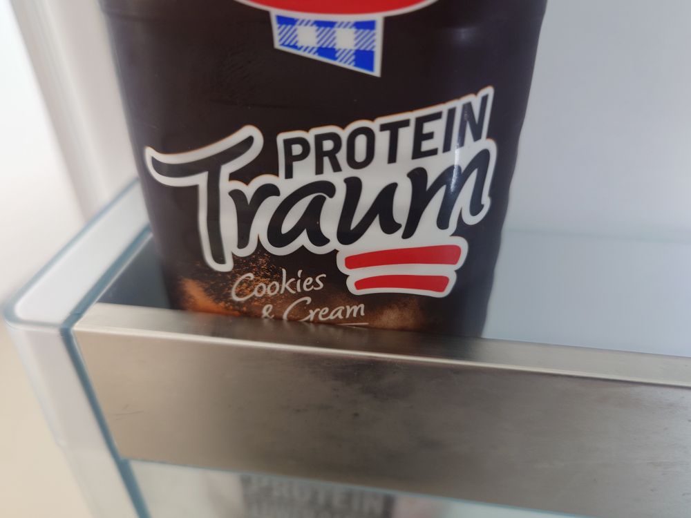 Foto vom Schärdinger Protein-Traum in einem Kühlschrank.