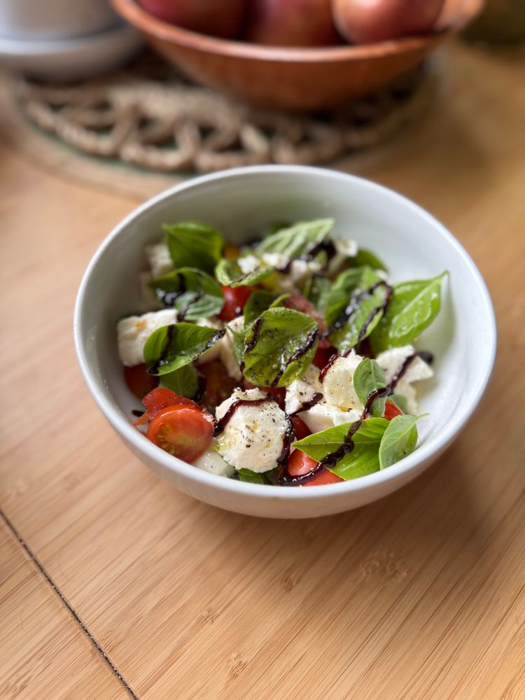 Bowl of caprese salad 