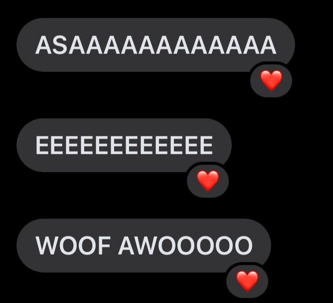 One chat bubble says “ASAAAAAAAAAAAA”, the one below says “EEEEEEEEEEE” and the one below that says “WOOF AWOOOOO”