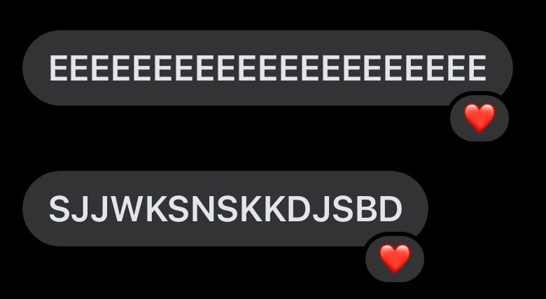 One chat bubble saying “EEEEEEEEEEEEEEEEEEEEE” and another below saying “SJJWKSNSKKDJSBD”