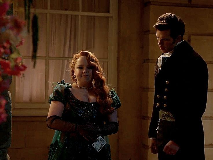 Penelope and Colin outside the ball in episode 1 season 3 of Bridgerton.