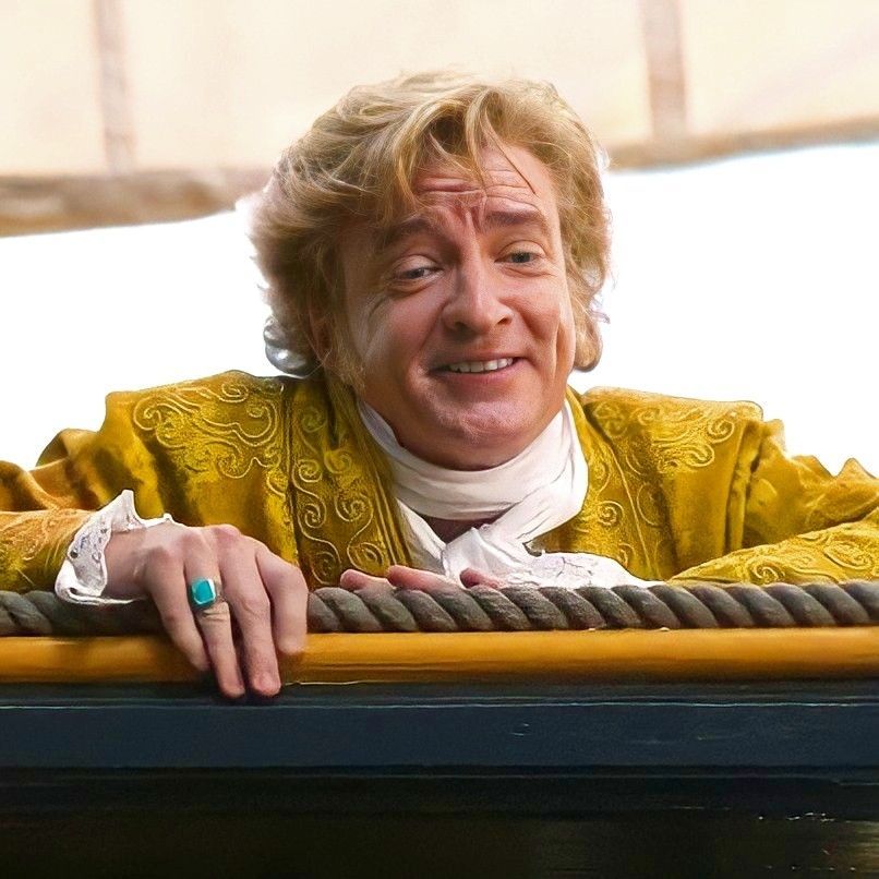 stede from s1 ep1, in the golden robe, looking over the railing of the ship, his hair all messy. 