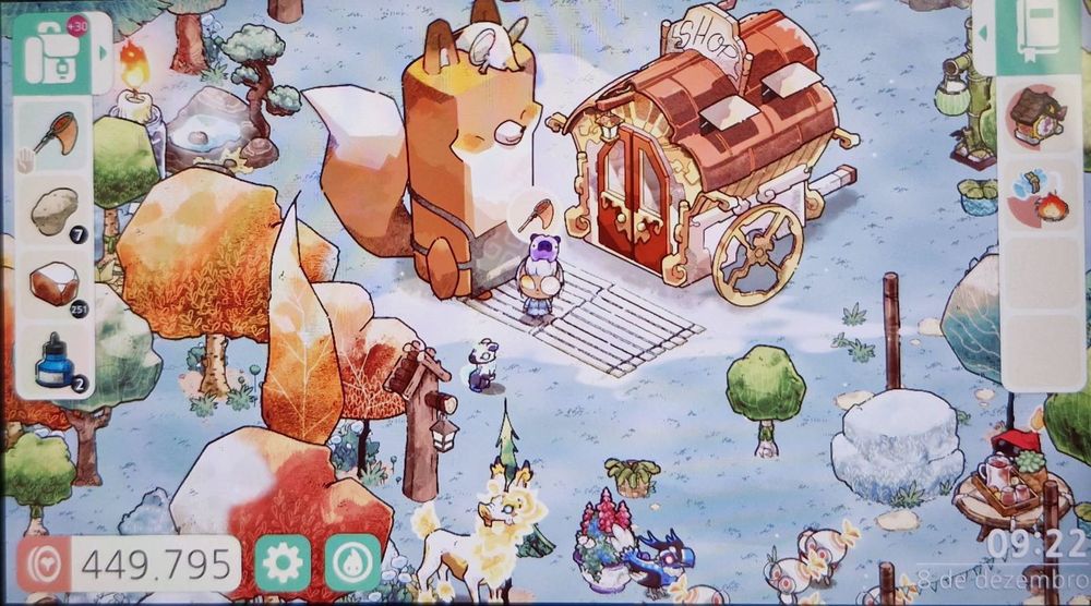 screen shot meio borrada de tela do jogo Cozy Grove, no switch: minha personagem tem cabelo branco liso com franja, tem olhos amarelos, usa monóculo, vestido jeans, e um chapéu de bichinho roxo, e está olhando pra "foto", diante de uma raposa enorme e de forma quadricular, topete e vestindo um avental, diante de um carrinho todo ornamentado com uma placa "shop" em cima. ao redor, há vários elementos coloridos, árvores, plantas diversas, pedras, enfeites, luminárias, animais (roedores, corça, pássaro).