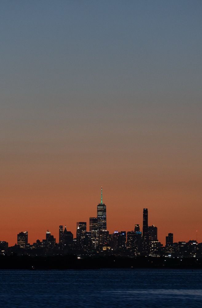 A pic of the New York skyline at dusk