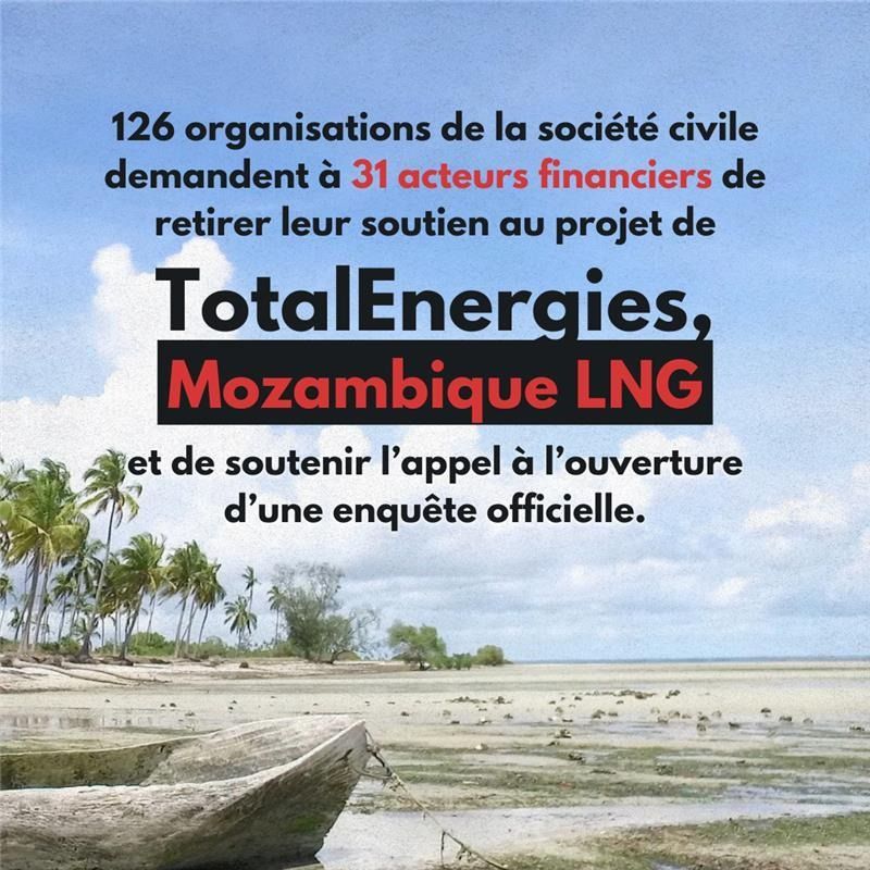 Texte sur la photo : 126 organisations de la société civile demandent à 31 acteurs financiers de retirer leur soutien au projet de TotalEnergies, Mozambique LNG et de soutenir l'appel à l'ouverture d'une enquête officielle. 

Photo : Paysage d'une plage asséchée avec une barque en bois et des palmiers en fond. 
