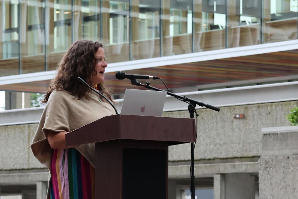 Sussanne speaking at a lectern