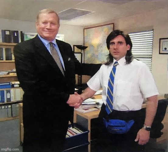 ed truck dando la mano a michael scott / ed truck shaking michael scott's hand