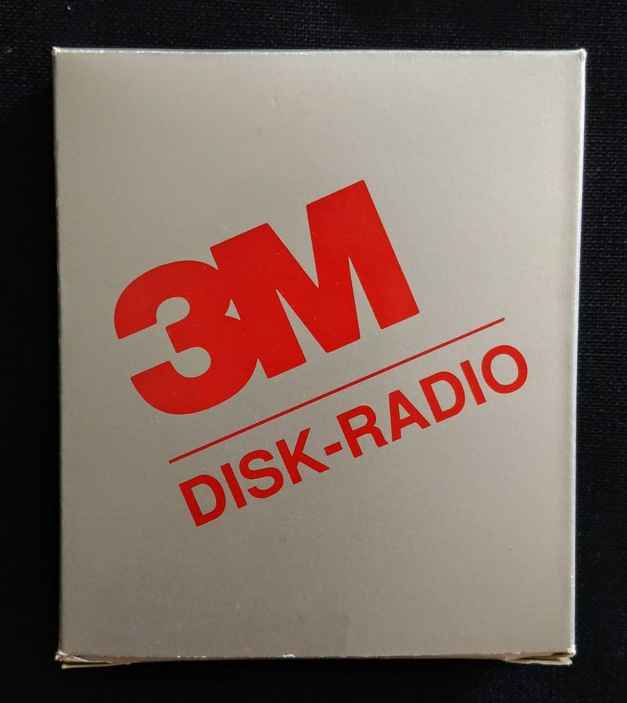 Silver coloured box featuring '3M' and 'Disk Radio' in red.