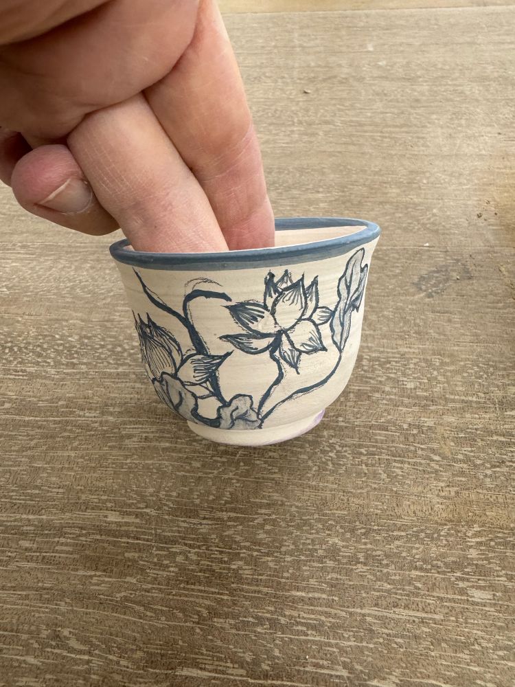 蓮の花文様の茶杯