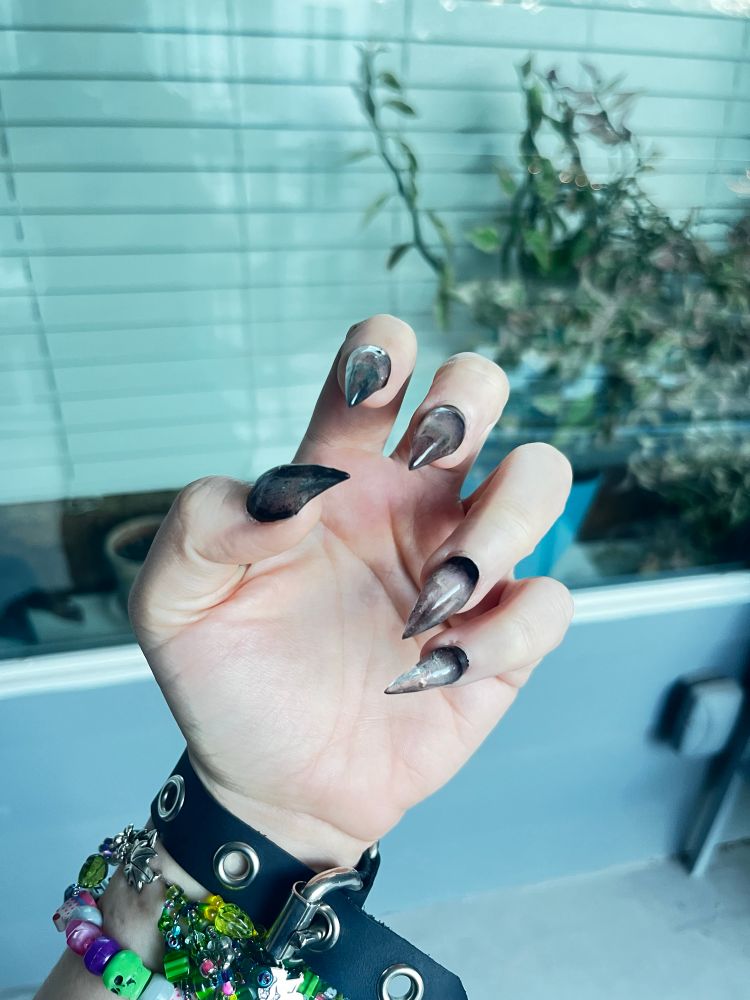 Claw nails