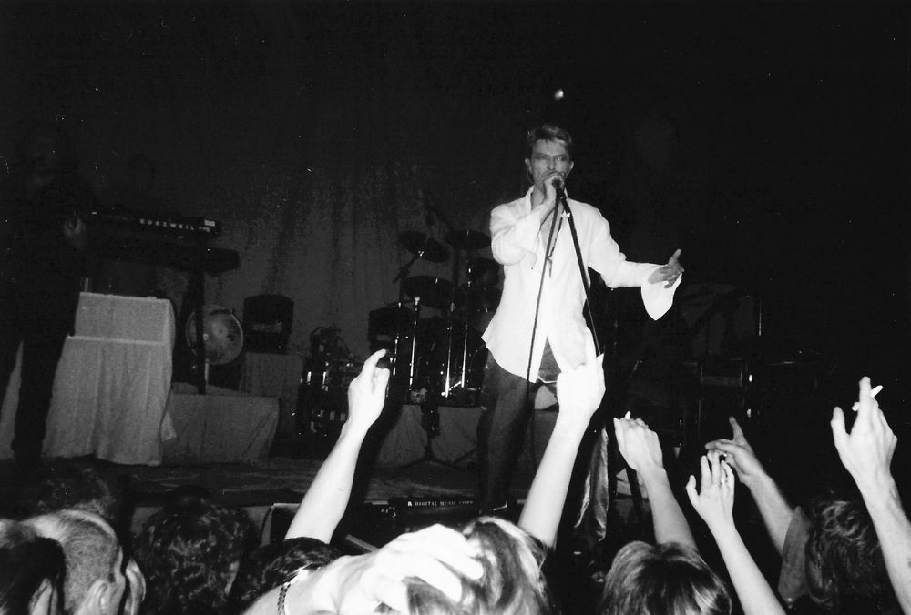 Black and white photo of David Bowie on stage at Birmingham QUE Club