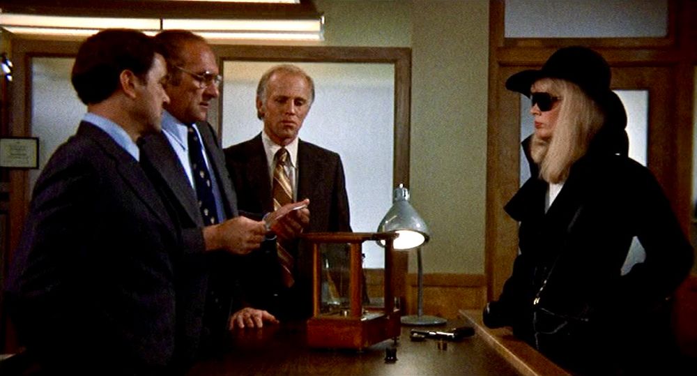 𝐊𝐚𝐫𝐞𝐧 𝐁𝐥𝐚𝐜𝐤 : 𝙁𝙖𝙢𝙞𝙡𝙮 𝙋𝙡𝙤𝙩 (𝟏𝟗𝟕𝟔) 
𝐃𝐢𝐫𝐞𝐜𝐭𝐞𝐝 𝐛𝐲 𝐀𝐥𝐟𝐫𝐞𝐝 𝐇𝐢𝐭𝐜𝐡𝐜𝐨𝐜𝐤 