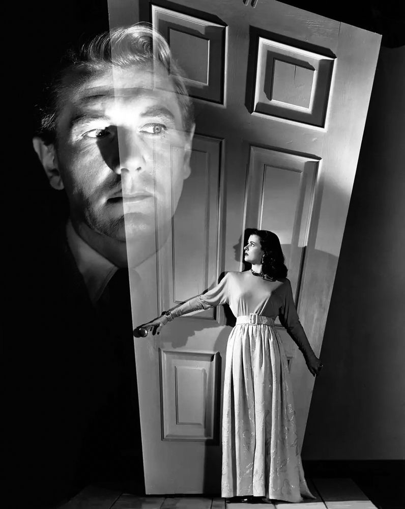 A still is shown from the film The Secret Beyond The Door (1948)

𝐌𝐢𝐜𝐡𝐚𝐞𝐥 𝐑𝐞𝐝𝐠𝐫𝐚𝐯𝐞 • 𝐉𝐨𝐚𝐧 𝐁𝐞𝐧𝐧𝐞𝐭𝐭 
𝙎𝙚𝙘𝙧𝙚𝙩 𝘽𝙚𝙮𝙤𝙣𝙙 𝙏𝙝𝙚 𝘿𝙤𝙤𝙧 (𝟏𝟗𝟒𝟖)