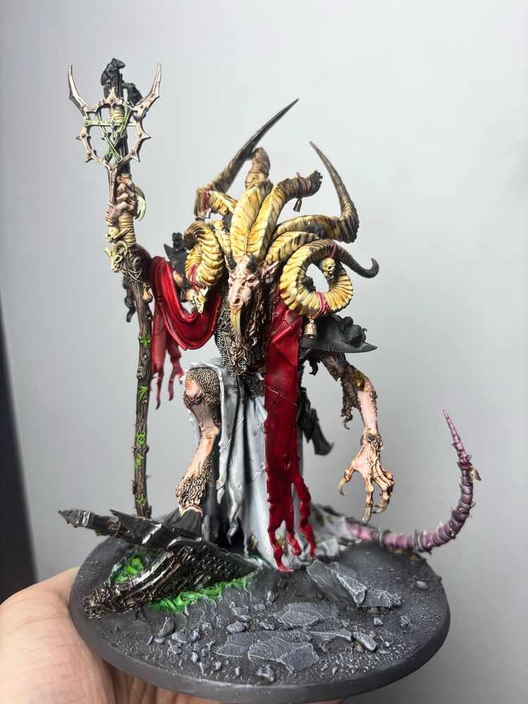 My painted Vizzik Skour in red, whites and blacks 