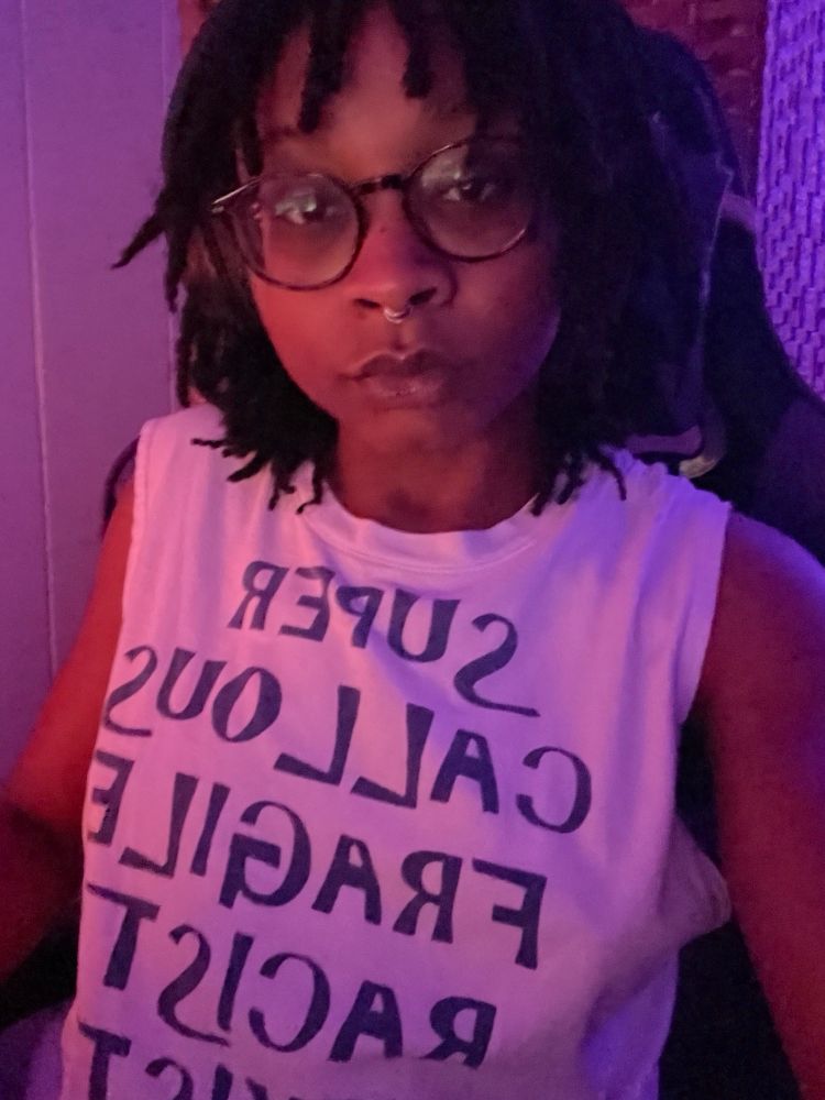 selfie i took at my desk :)