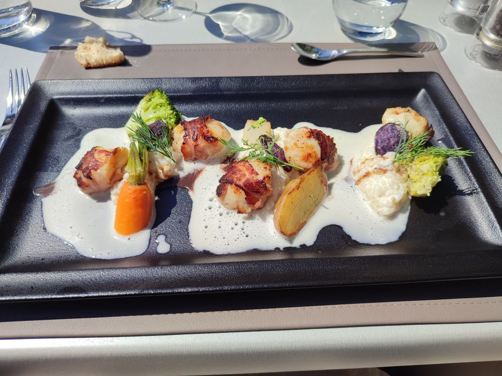 "Noix de saints jacques lardées, risotto crémeux, émulsion au vin jaune " plat du restaurant La Gargote à Laxou