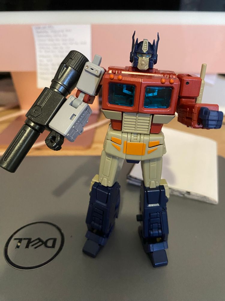 NewAge Definitely-not-Skybound-Optimus in robot mode