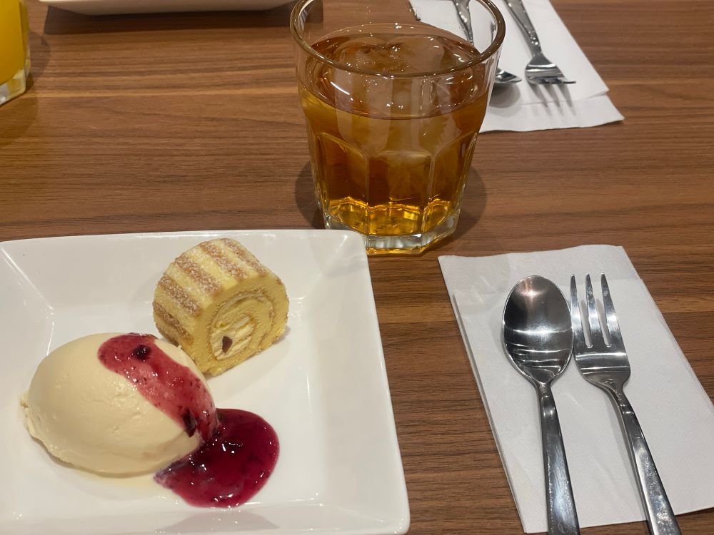 プラスでデザートとドリンク。バニラアイスがめっっっっっちゃくちゃおいしかったです。また行こう。