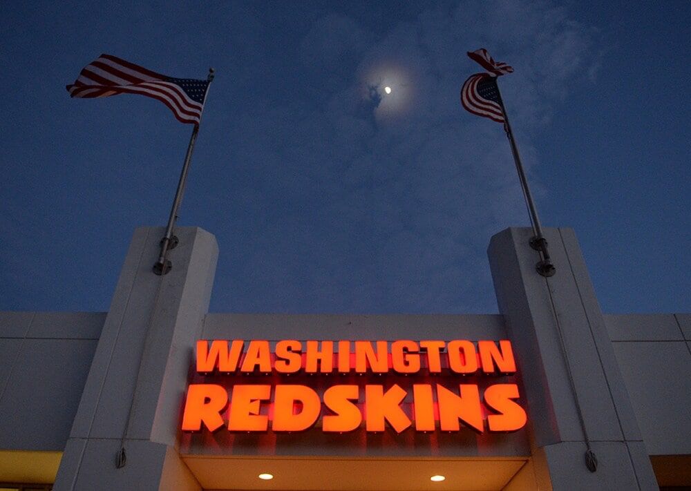 Blogger who was hired to defend Redskins tweets his resignation