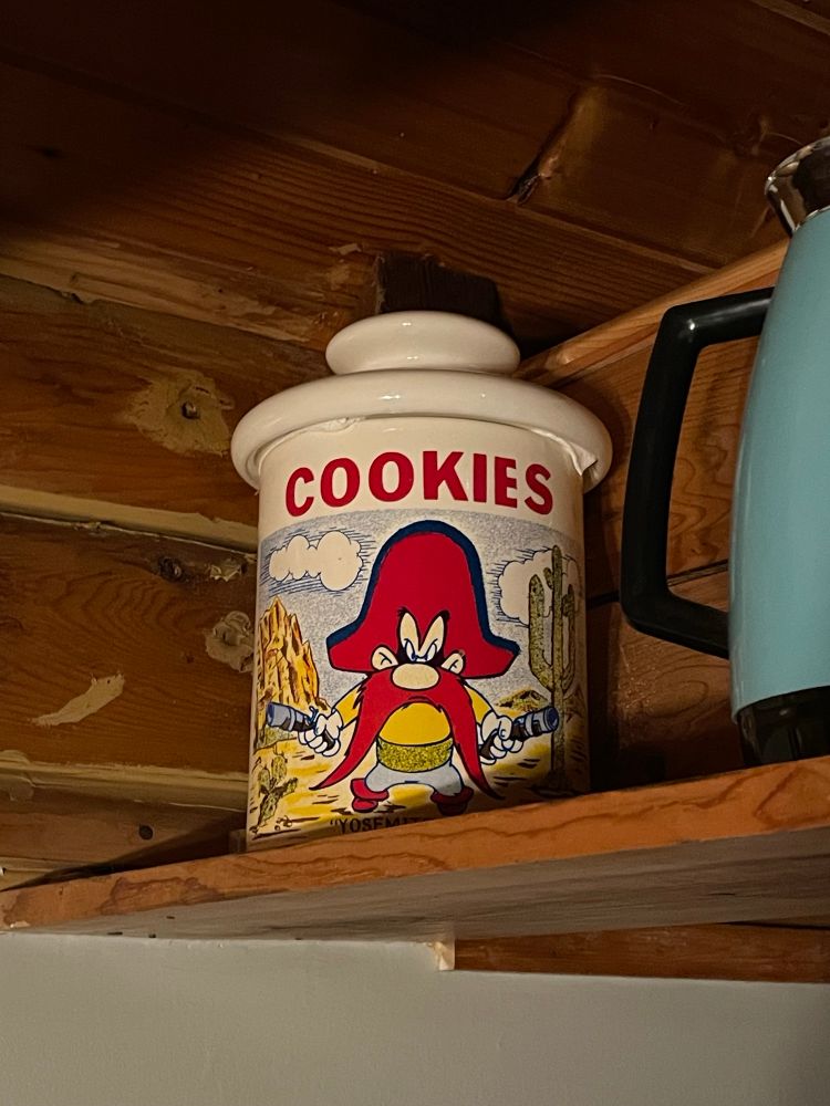 A vintage cookie jar decorated with Yosemite Sam, guns ablaze
