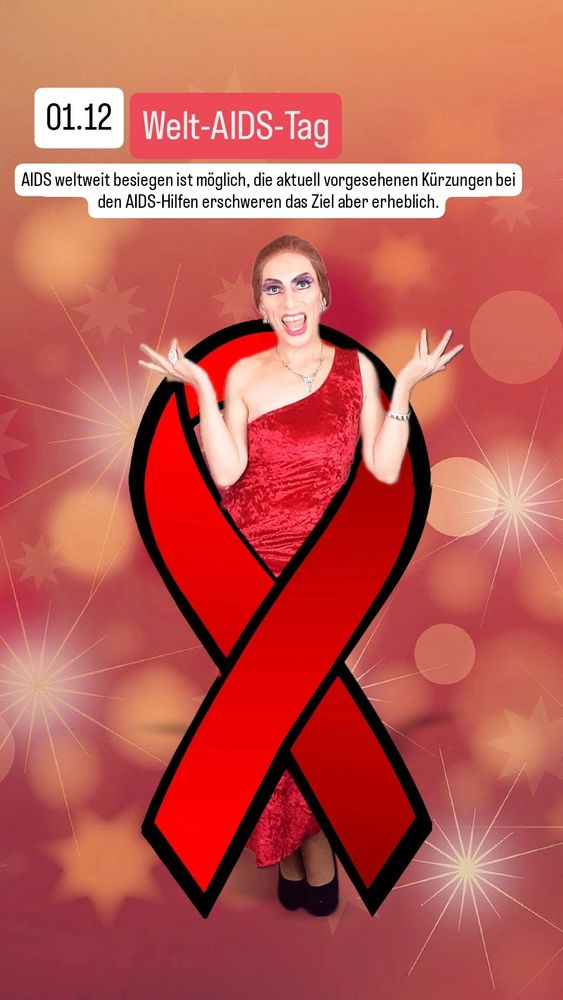 Ich stehe in roten Kleid in einer großen AIDS-Schleife vor rot glitzernden Hintergrund.