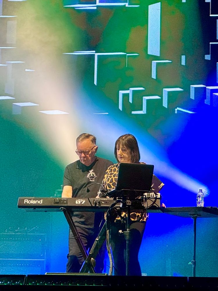 Barney and Gillian playing the synthesizer at the end of Blue Monday.