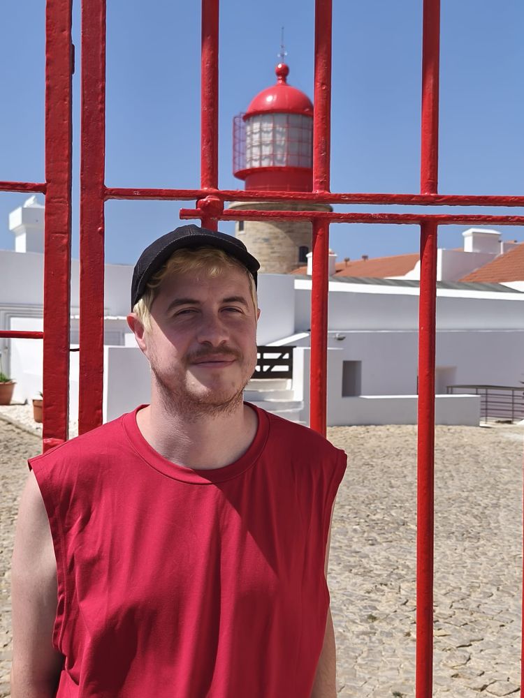 Yo con el faro del Cabo San Vicente
