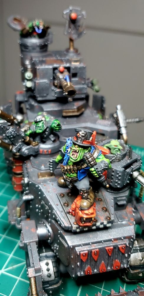 A photo of a Warhammer 40k Space Ork Battlewagon