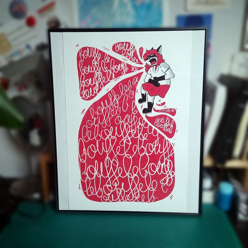 photo d'une planche encadrée d'Autopsie des échos dans ma tête. le personnage de Freaks se tient le ventre et crie, des grosses bulles rouges sortent de sa bouche, du texte incompréhensible écrit dedans.