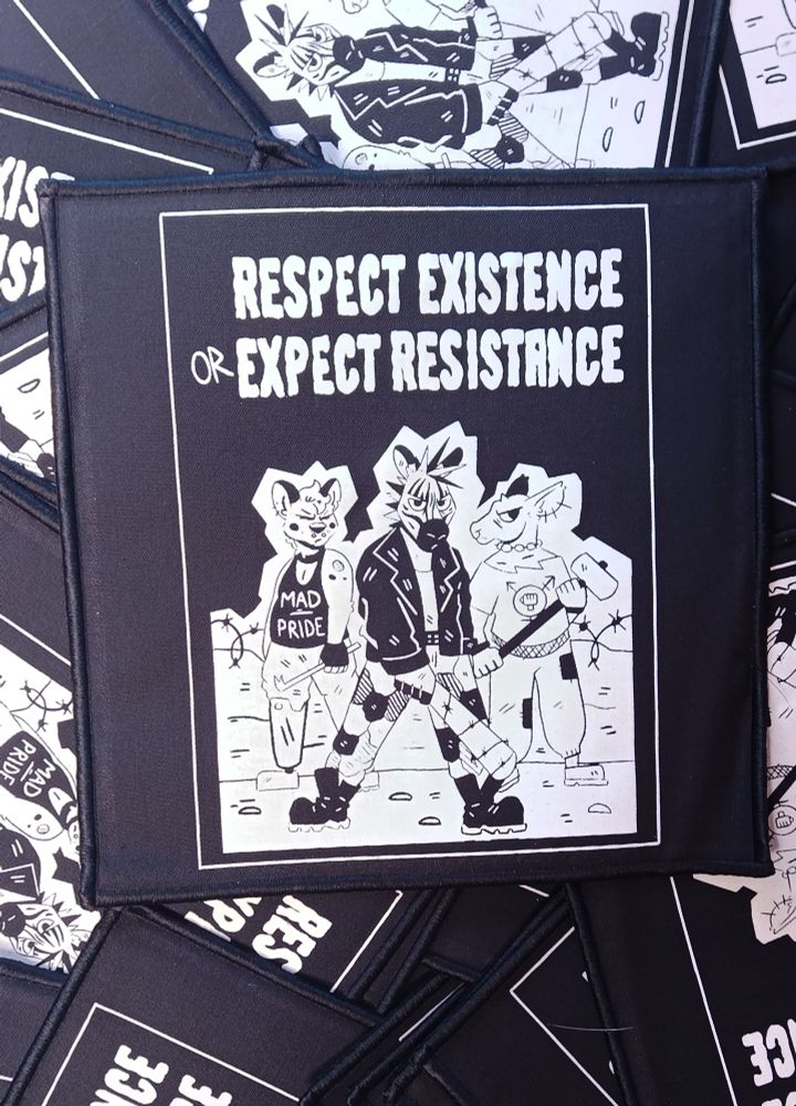 tas de patches "respect existence or expect resistance". l'illustration représente un okapi, un lycaon et un zèbre anthropomorphes prêtes à en découdre