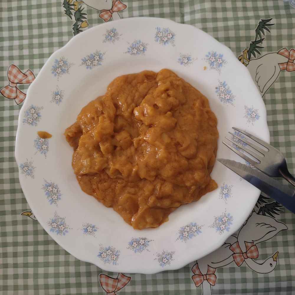 Gachas manchegas con patatas pochadas: emplatado (o se intenta).