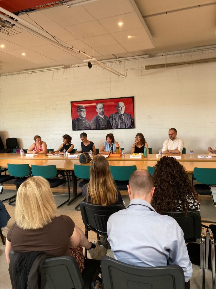 Conférence de presse au siège de la LDH en présence d'un collectf de parents concernés