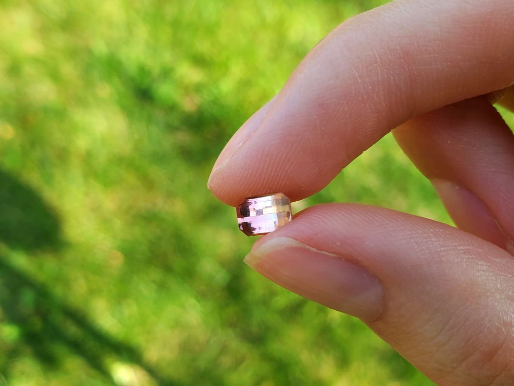 A faceted tourmaline in a gradient of pink and white. A pixel effect makes the colors rush to each side. The process of creating this cut gem can be found on my YouTube!