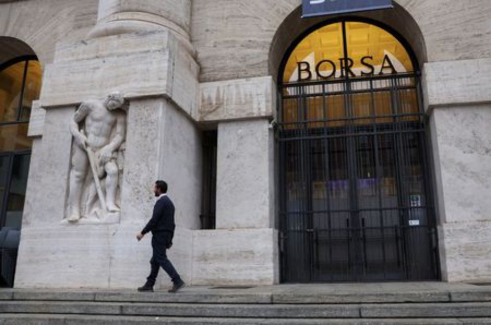 Borsa Milano in deciso calo, crolla Stellantis dopo warning, bene Raiway Da Reuters