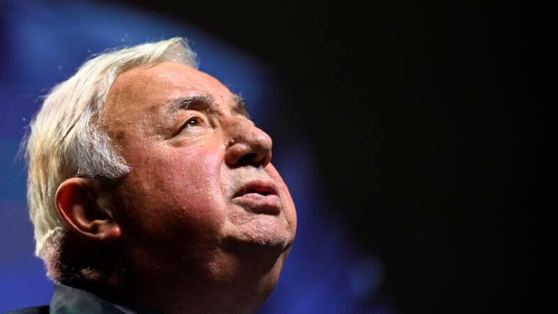 Gérard Larcher regardant vers l'avenir