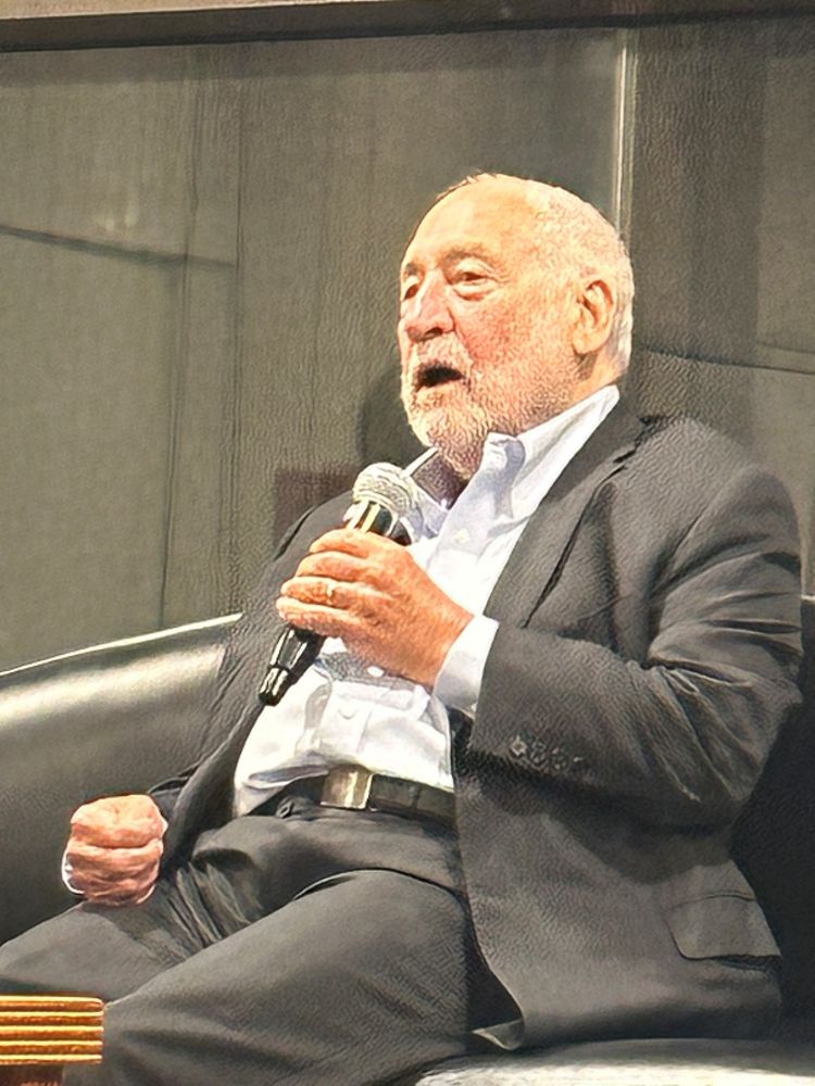 Stiglitz answers a question.