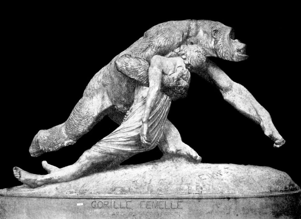 A photography of the original sculpture, now destroyed. 