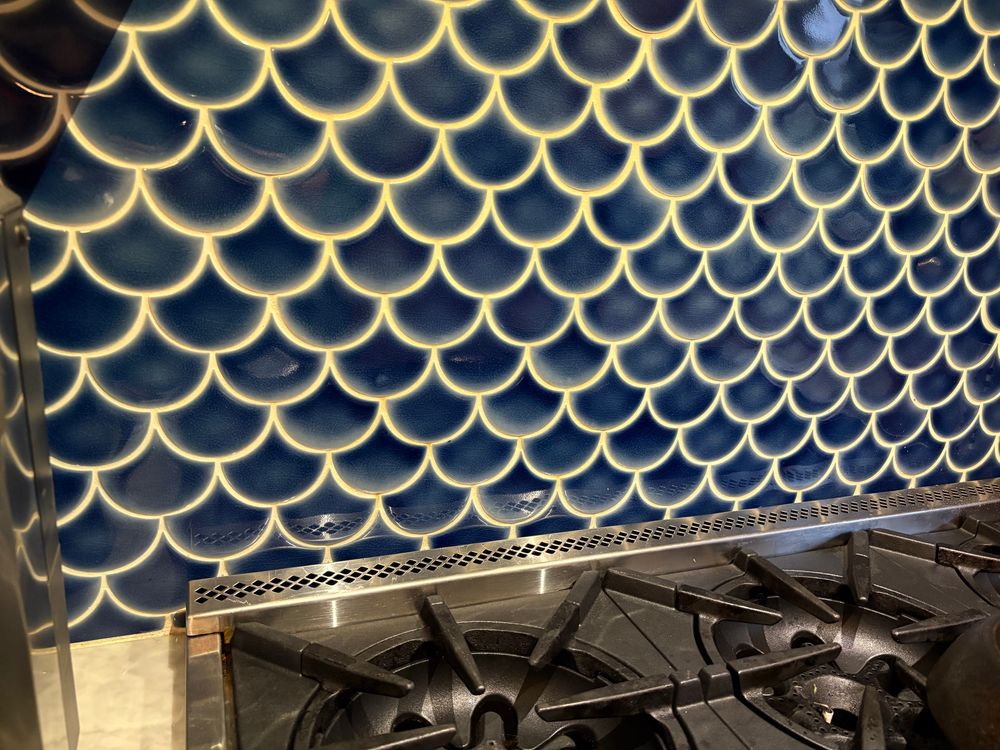 Fish scale tile