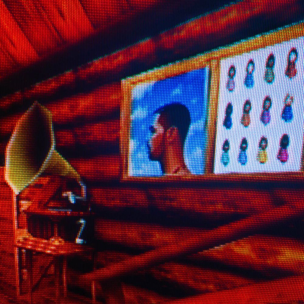 A nostalgic look at the 1999 N64 mega hit, Donkey Kong 64 on my nostalgic CRT television.

(DK's record player, with Drake albums framed on the wall next to it)
