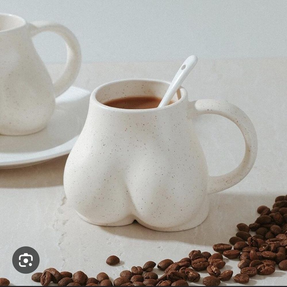 Coffee mug with ass cheeks